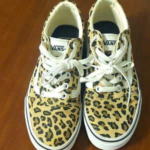Ladies vans, leopard, print size 6.